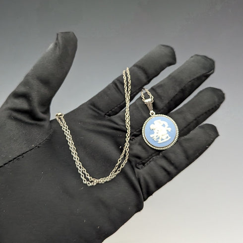 1975 British Vintage Wedgwood Sterling Silver & Jasperware Pendant Necklace